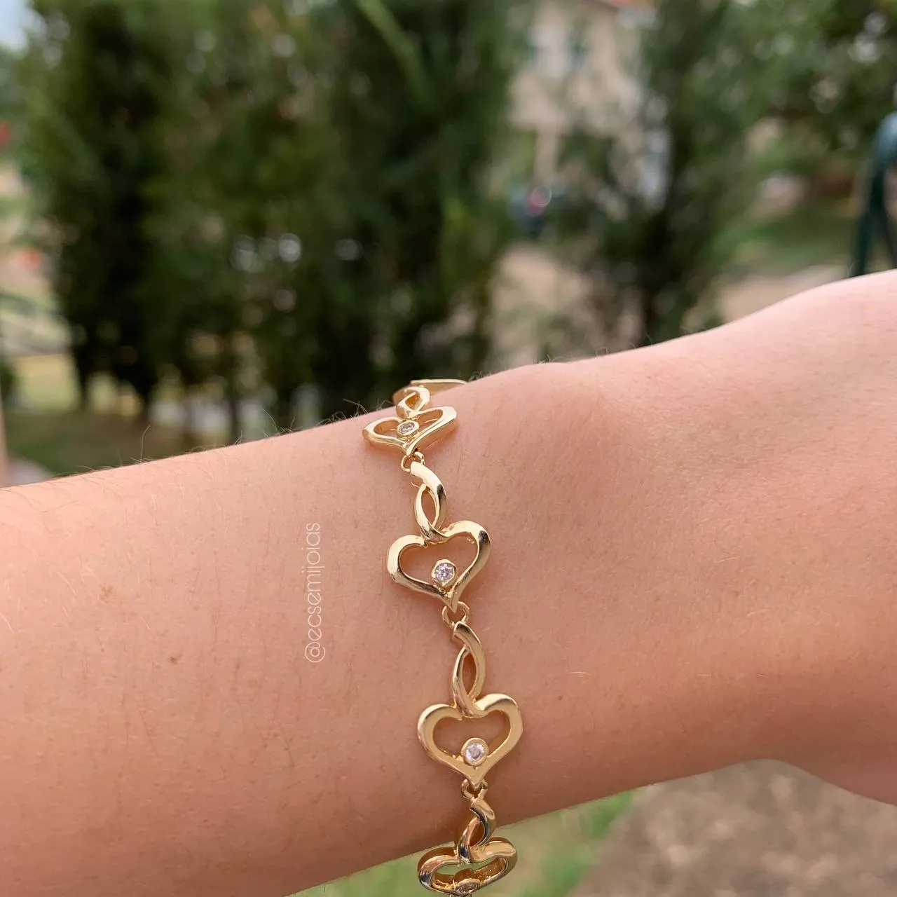 Pulseira elos de corações vazados c/ zircônia dentro - 16 cm+ 5 cm de extensor - banhado a ouro 18k