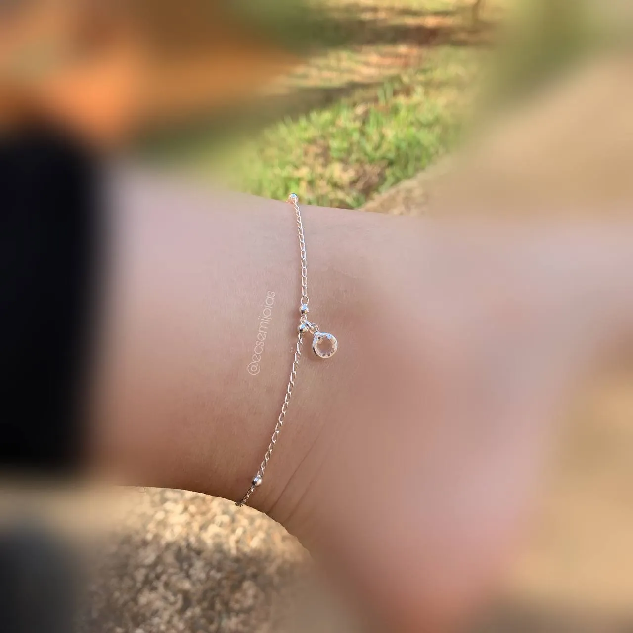 Tornozeleira com 6 bolinhas e uma zircônia - banhado a prata 925 -  22 cm + 5 cm de extensor