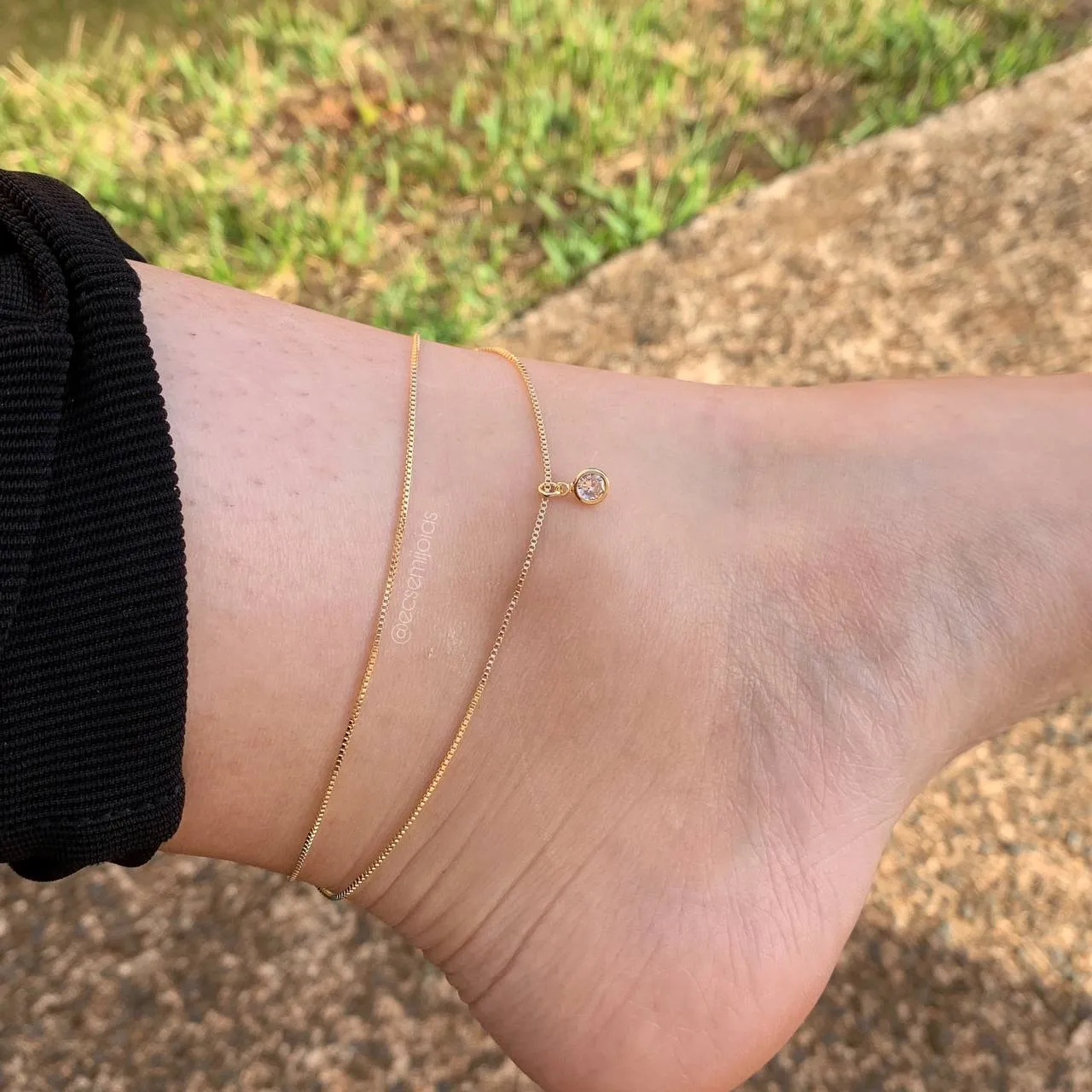 Tornozeleira dois andares com um ponto de luz - 23cm + 5 cm de extensor - banhado a ouro 18k