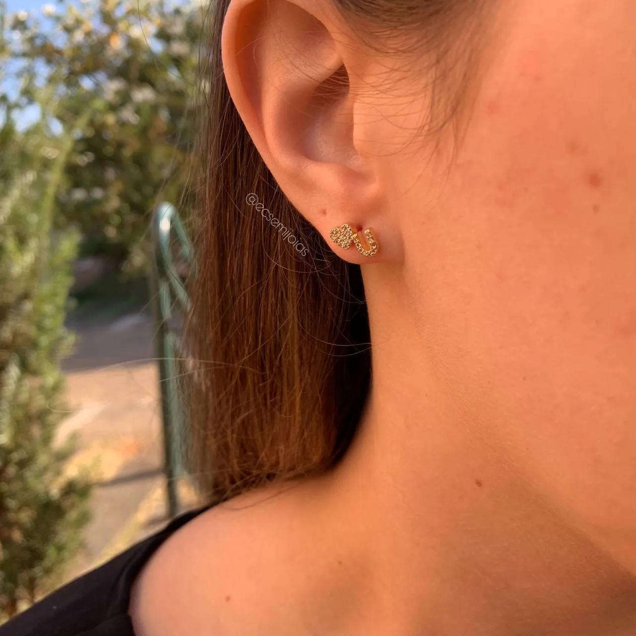 Brinco i coração u cravejado - banhado a ouro 18k
