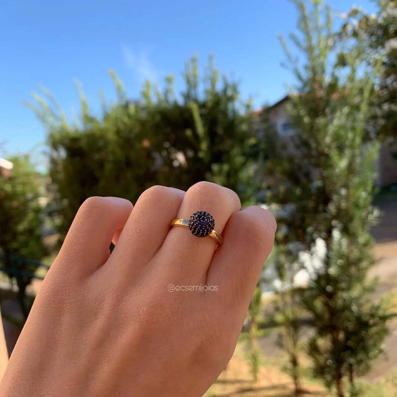 Anel bola cravejada - banhado a ouro 18k