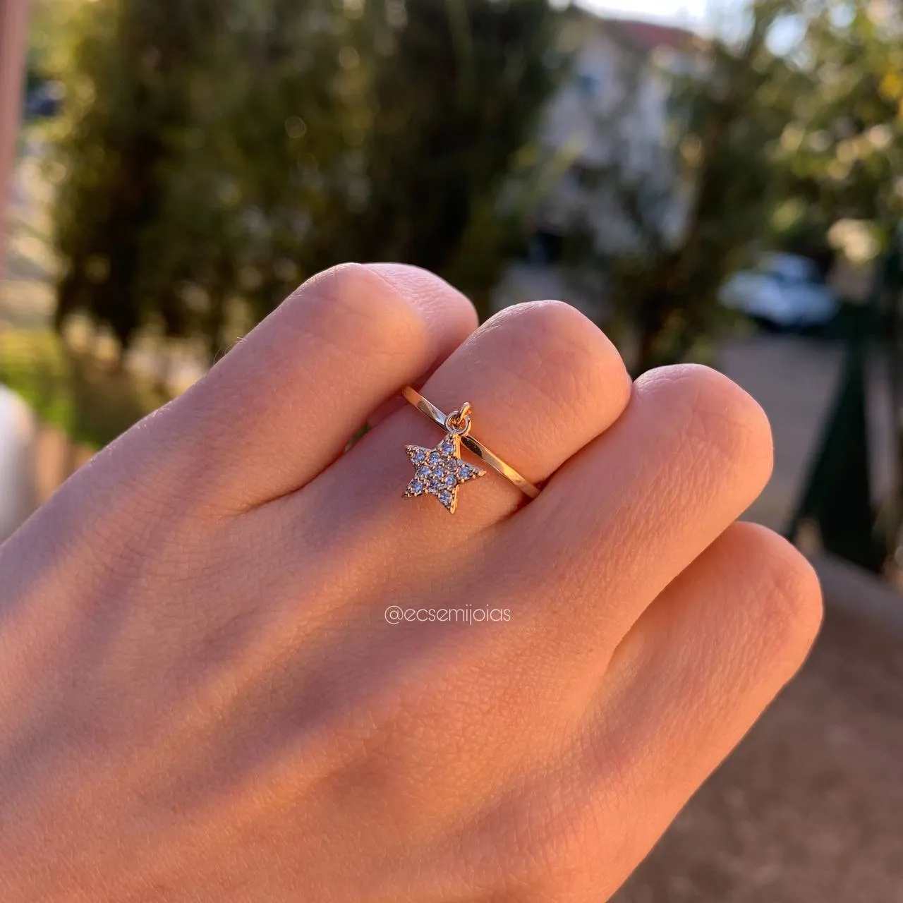 Anel de estrela cravejada - banhado a ouro 18k