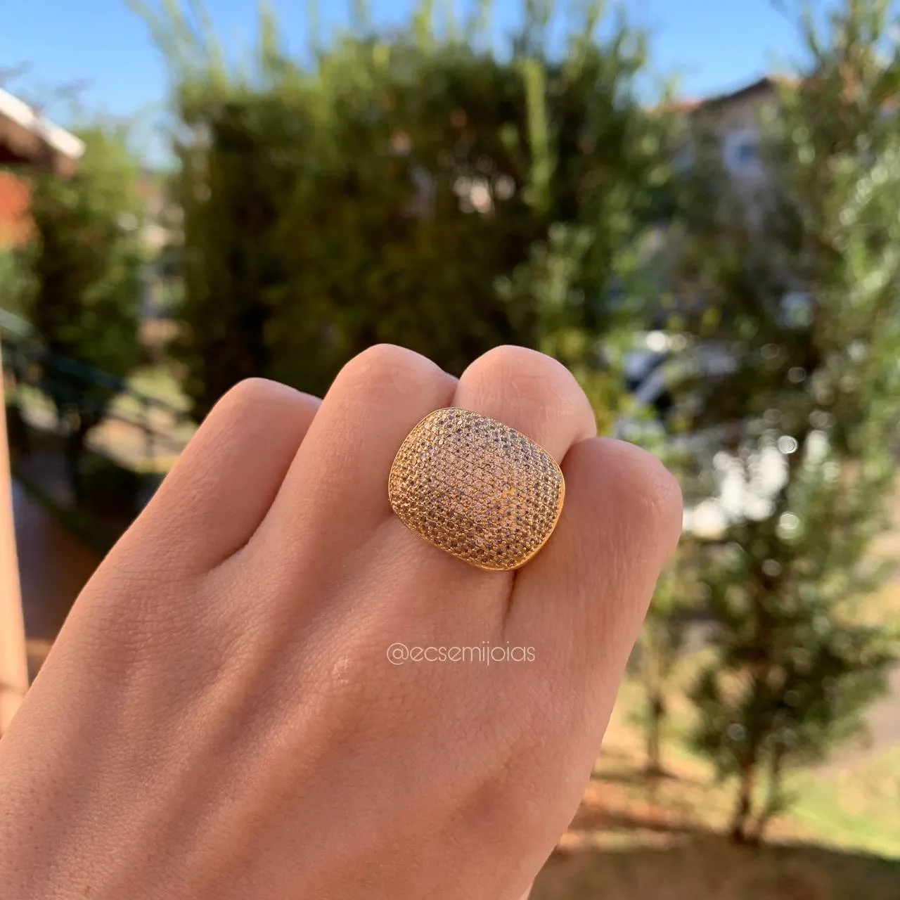 Anel oval cravejado - banhado a ouro 18k