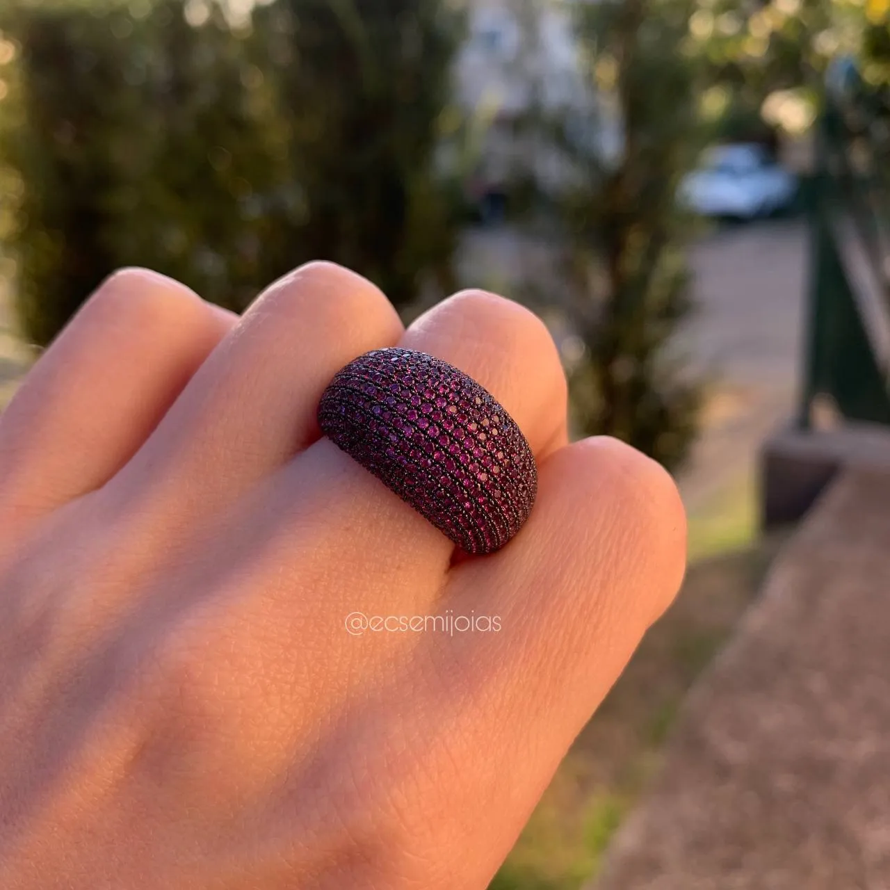 Anel redondo cravejado - banhado a ouro 18k