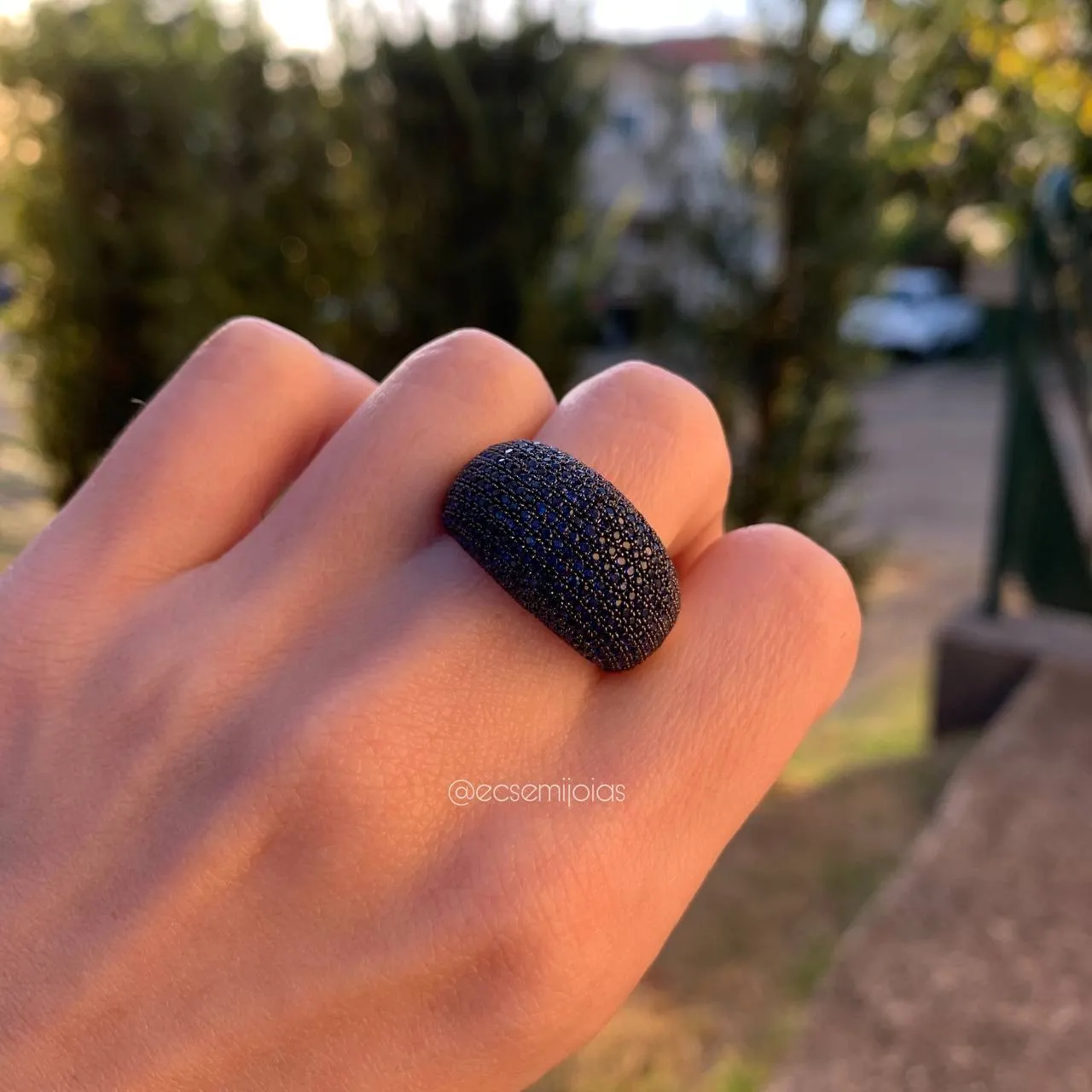 Anel redondo cravejado - banhado a ouro 18k