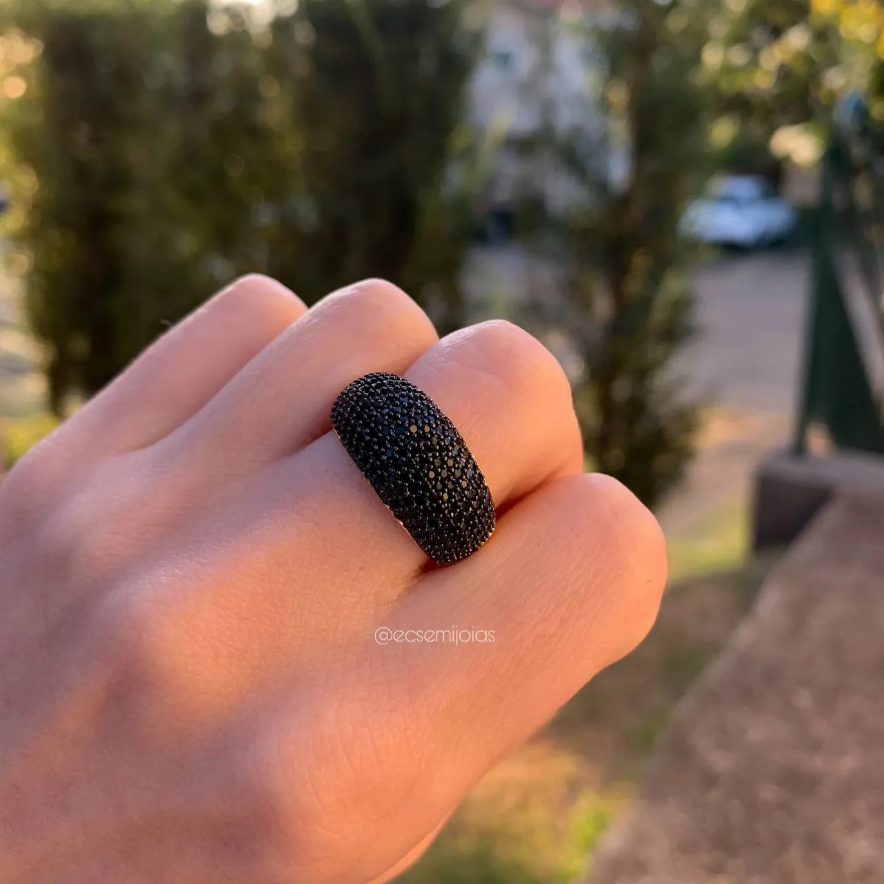 Anel redondo  cravejado - banhado a ouro 18k