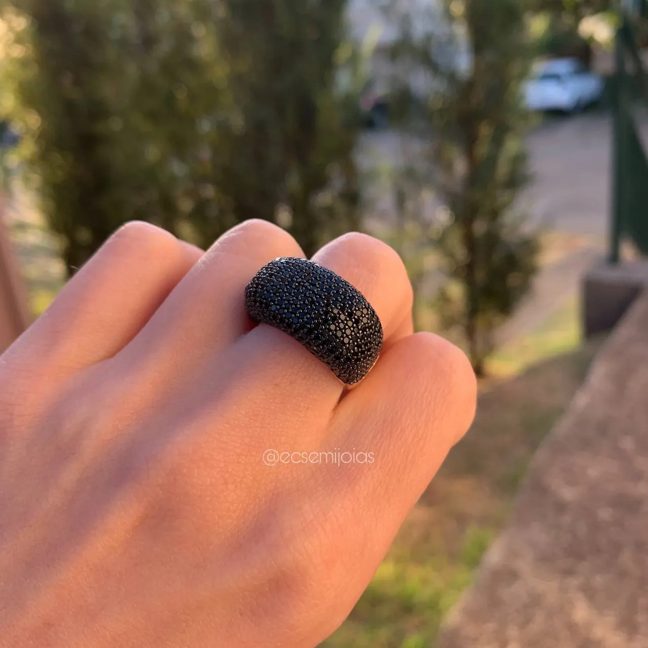 Anel retangular cravejado - banhado a ouro 18k