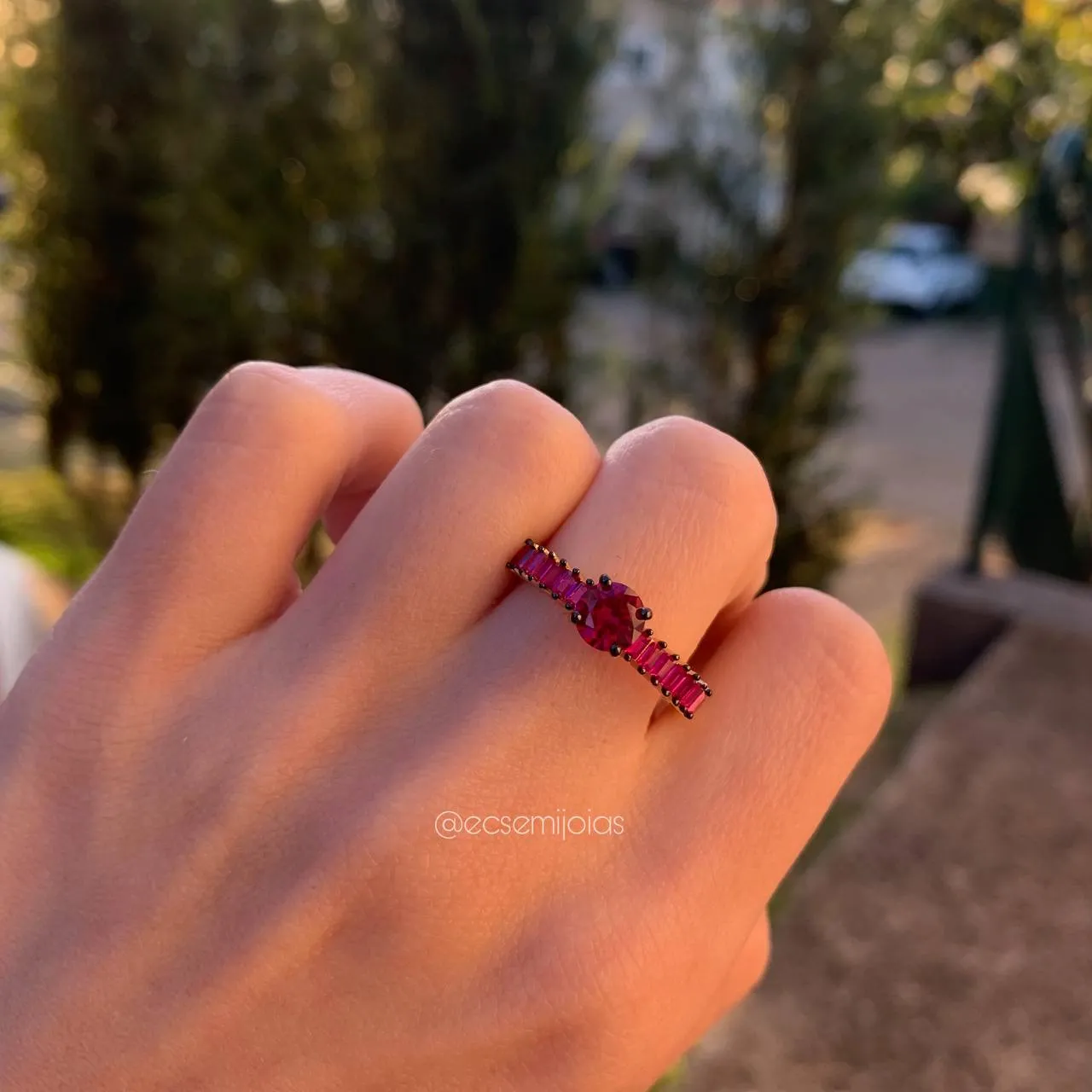 Anel solitário com zircônia baguete 6mm - banhado a ouro 18k