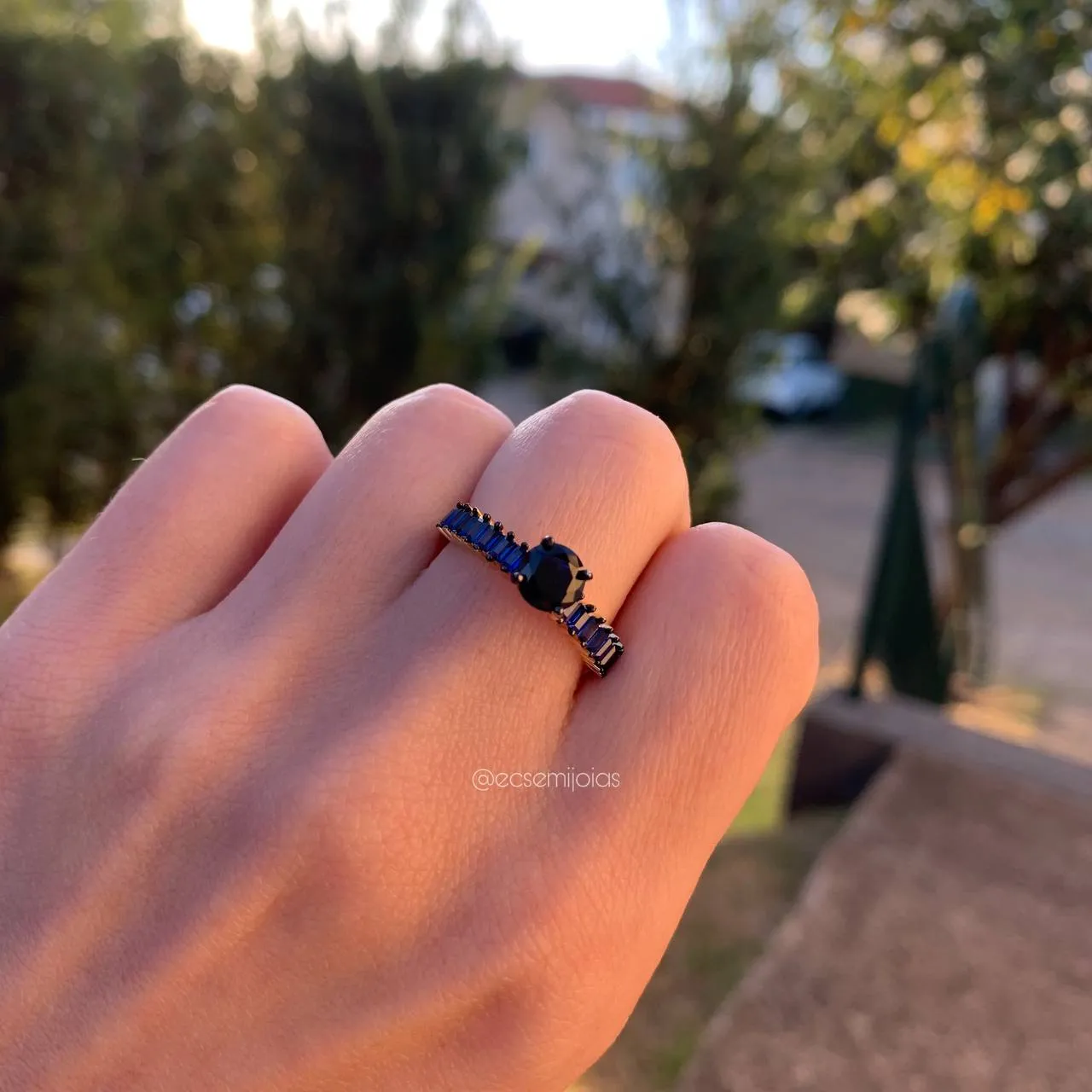 Anel solitário com zircônia baguete 6mm - banhado a ouro 18k