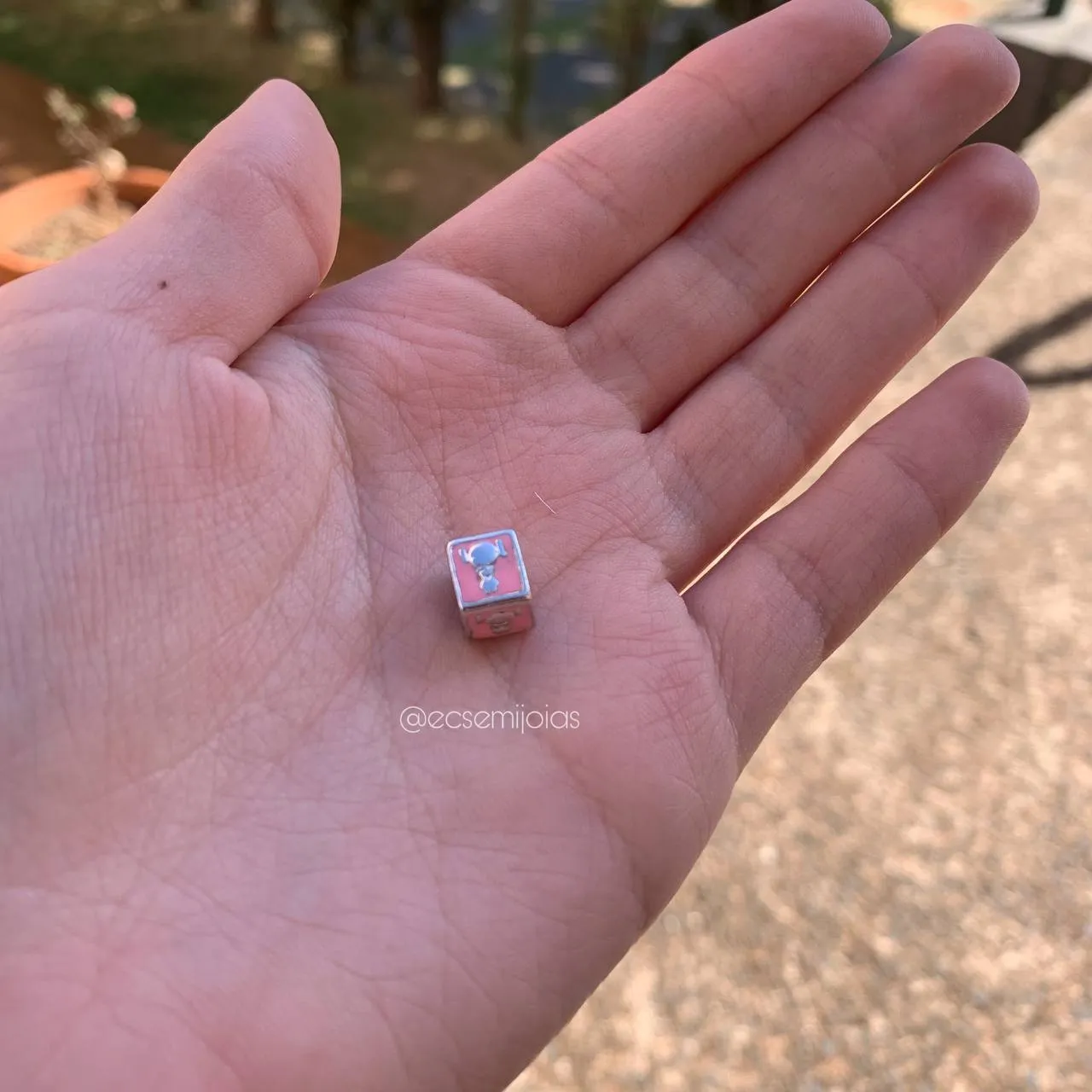 Berloque cubo menina maria chiquinha - banhado a ródio branco