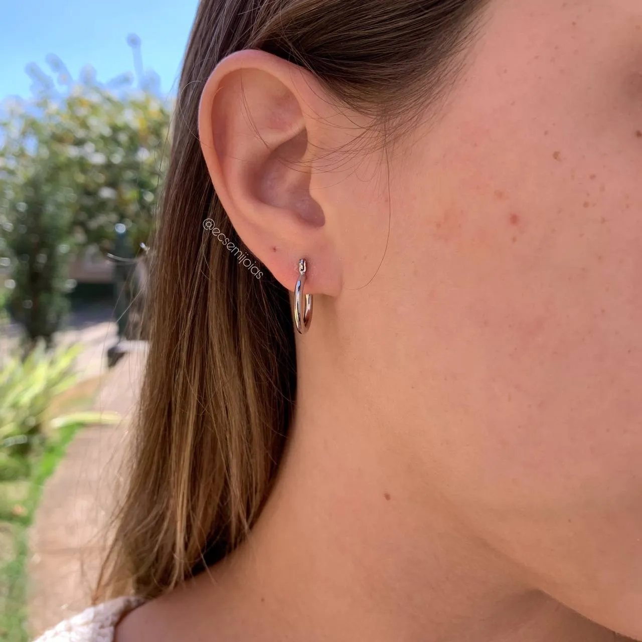 Brinco argola 1,5 cm com trava - banhado a ródio branco
