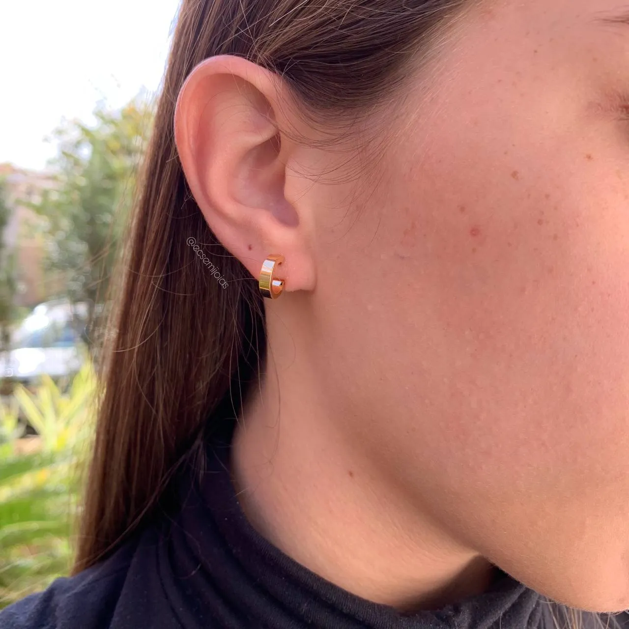 Brinco argola 11 mm de diâmetro - banhado a ouro 18k