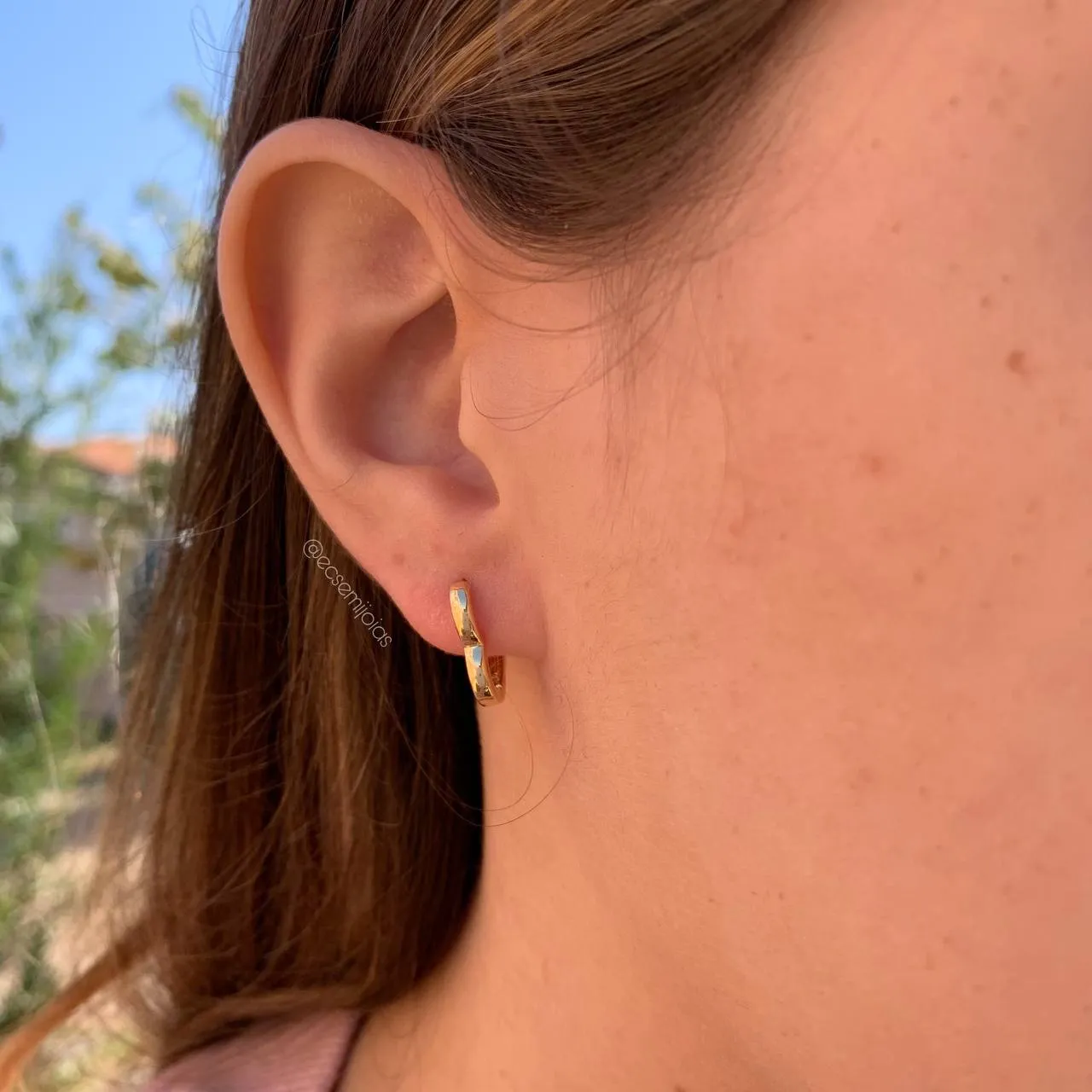 Brinco argola coração lisa média - banhado a ouro 18k