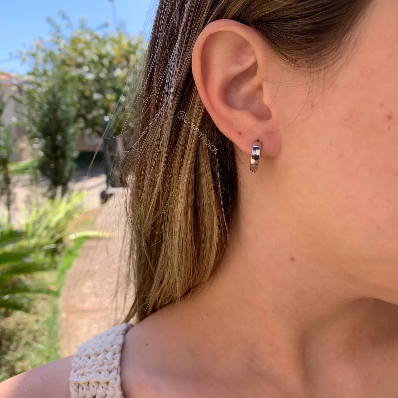 Brinco argola lisa pequeno - banhado a ródio branco