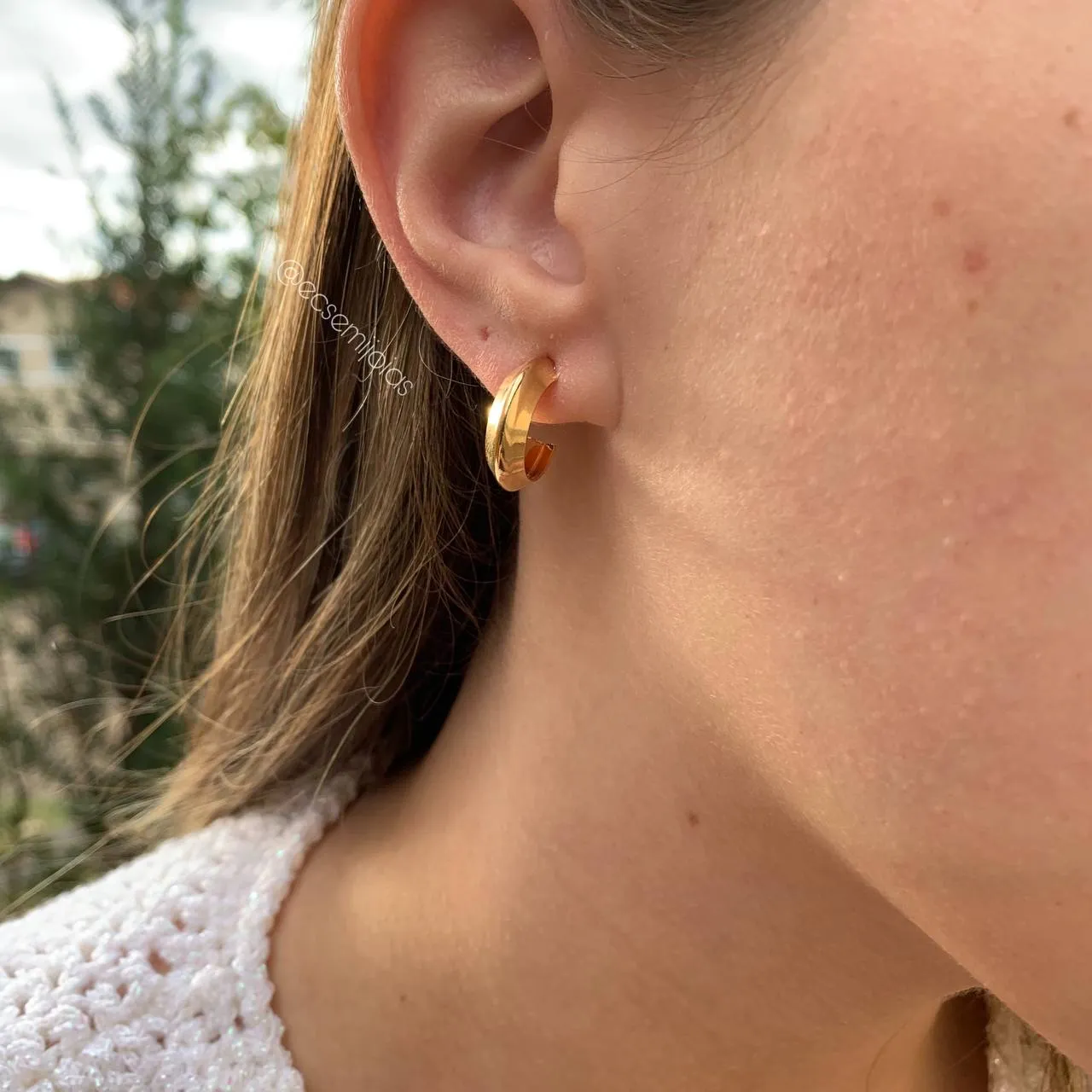 Brinco argola oval 17 mm de diametro - banhado a ouro 18k