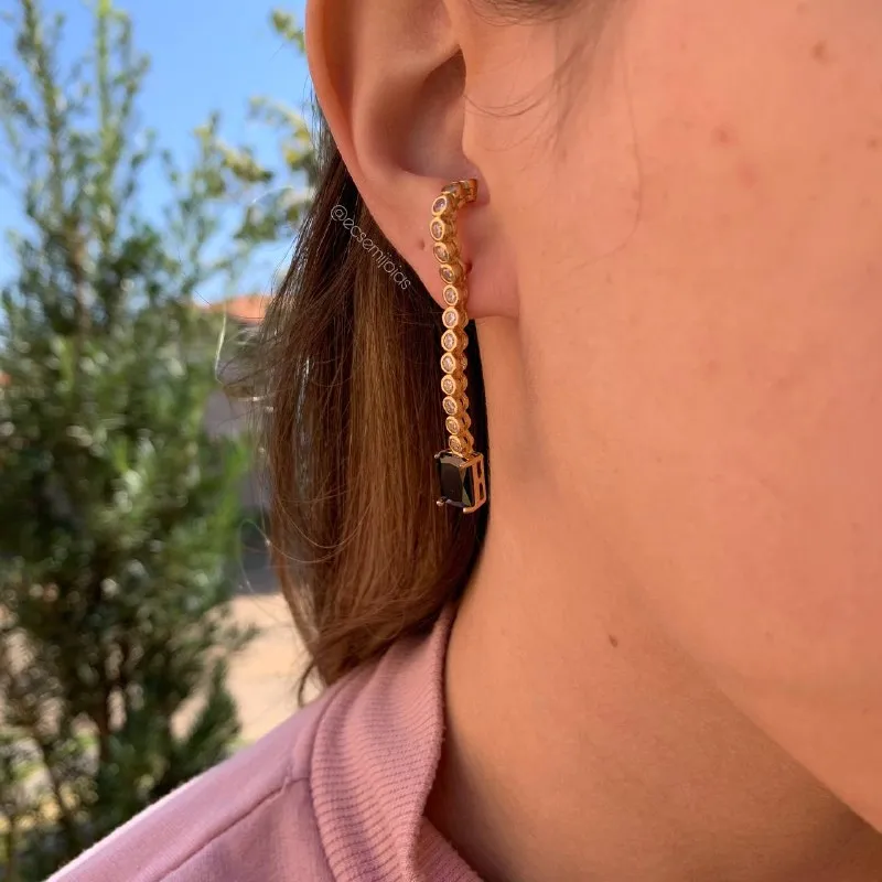 Brinco bastão de zircônias redondas com pedra retangular rutilada no final - banhado a ouro 18k