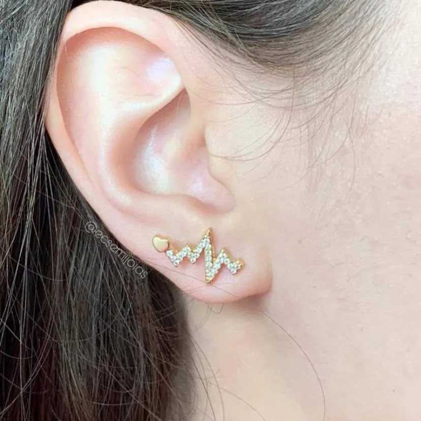 Brinco batimento cravejado - banhado a ouro 18k