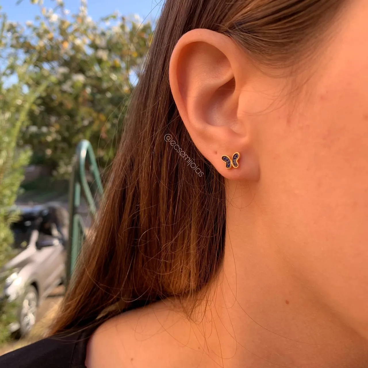 Brinco borboletinha cravejada - banhado a ouro 18k
