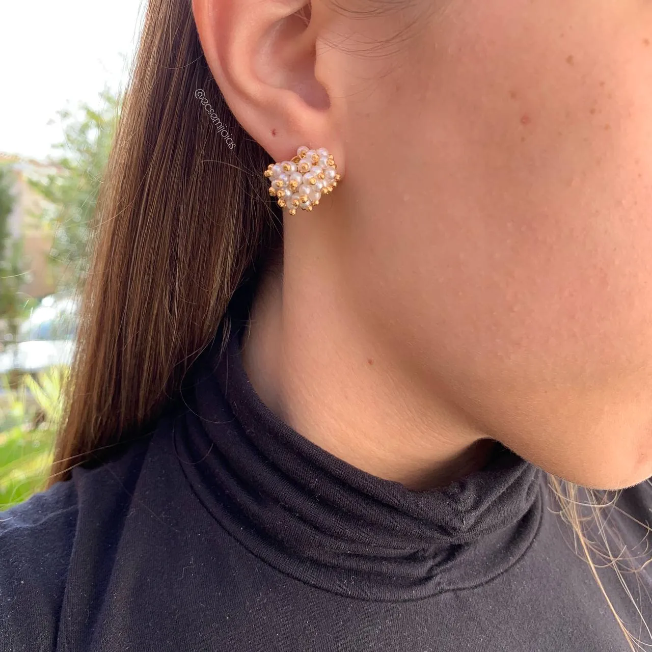 Brinco com varias pérolas  penduradas - banhado a ouro 18k