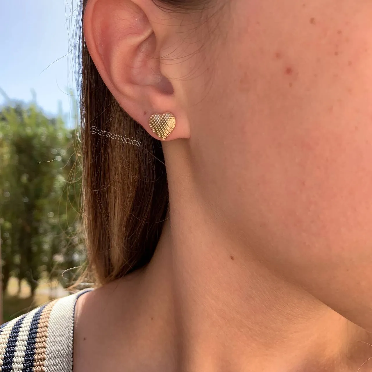 Brinco coração bombardeado 1x1 cm G - banhado a ouro 18k