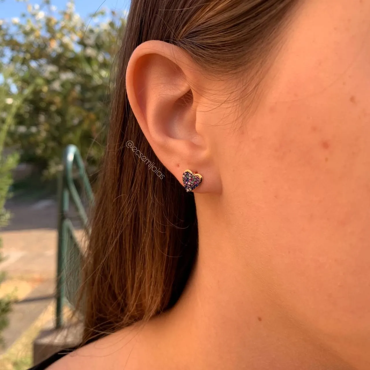 Brinco coração colorido - banhado a ouro 18k
