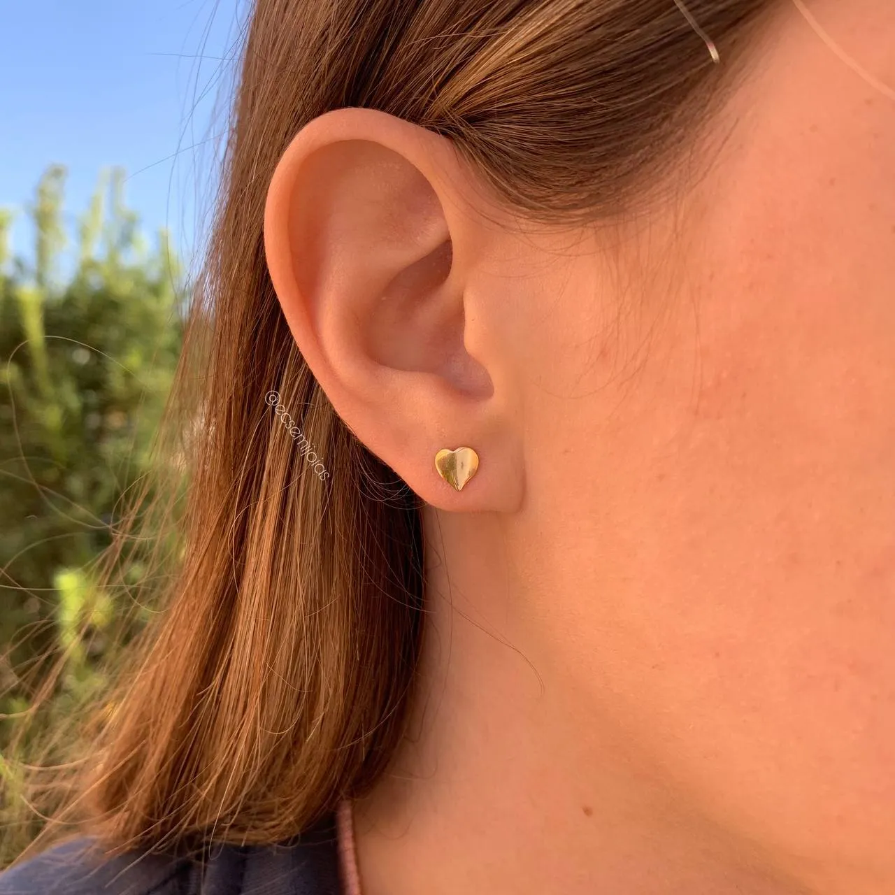 Brinco coração liso médio 0.60 cm abaulado - banhado a ouro 18k