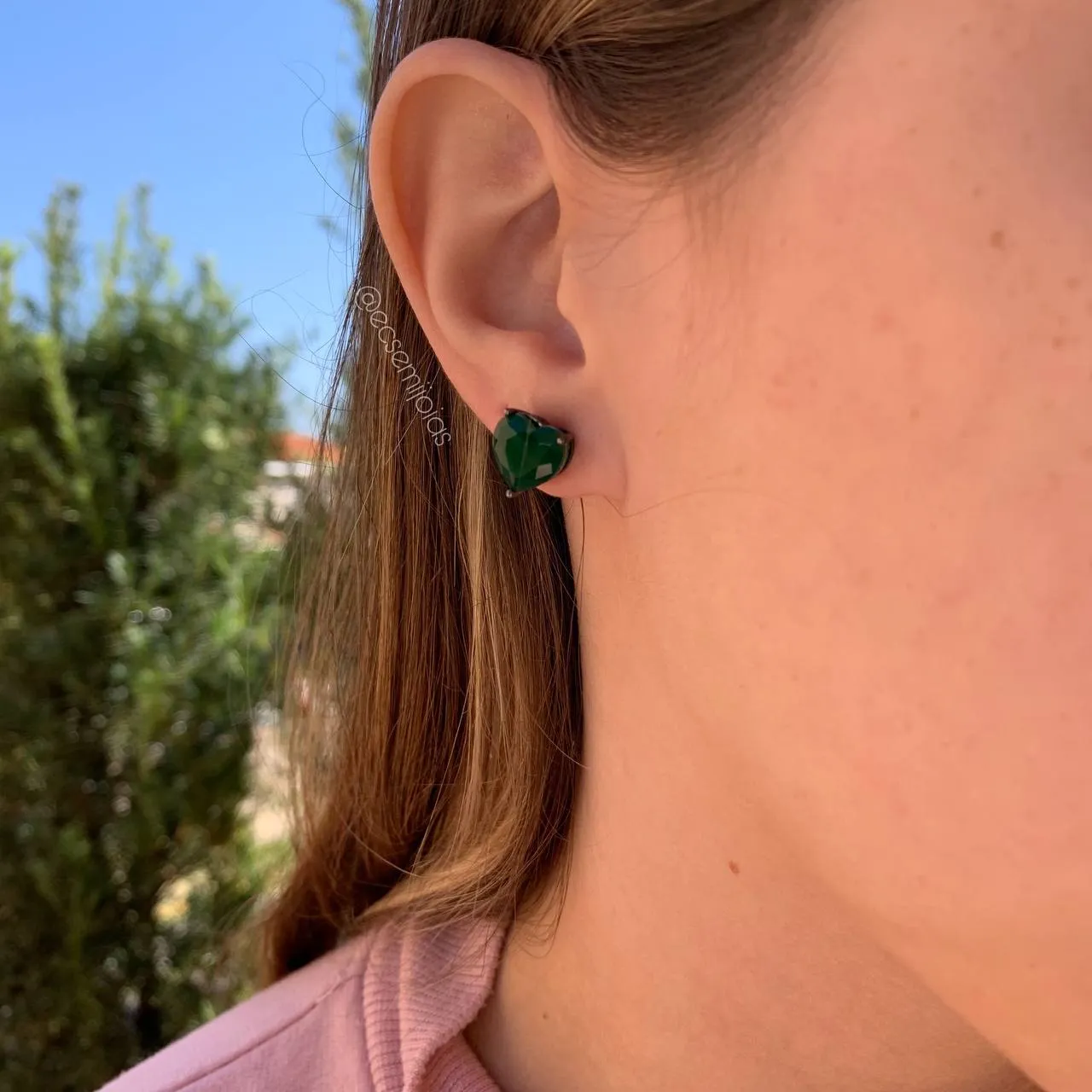 Brinco coração pedra 4 garras médio - banhado a ródio negro