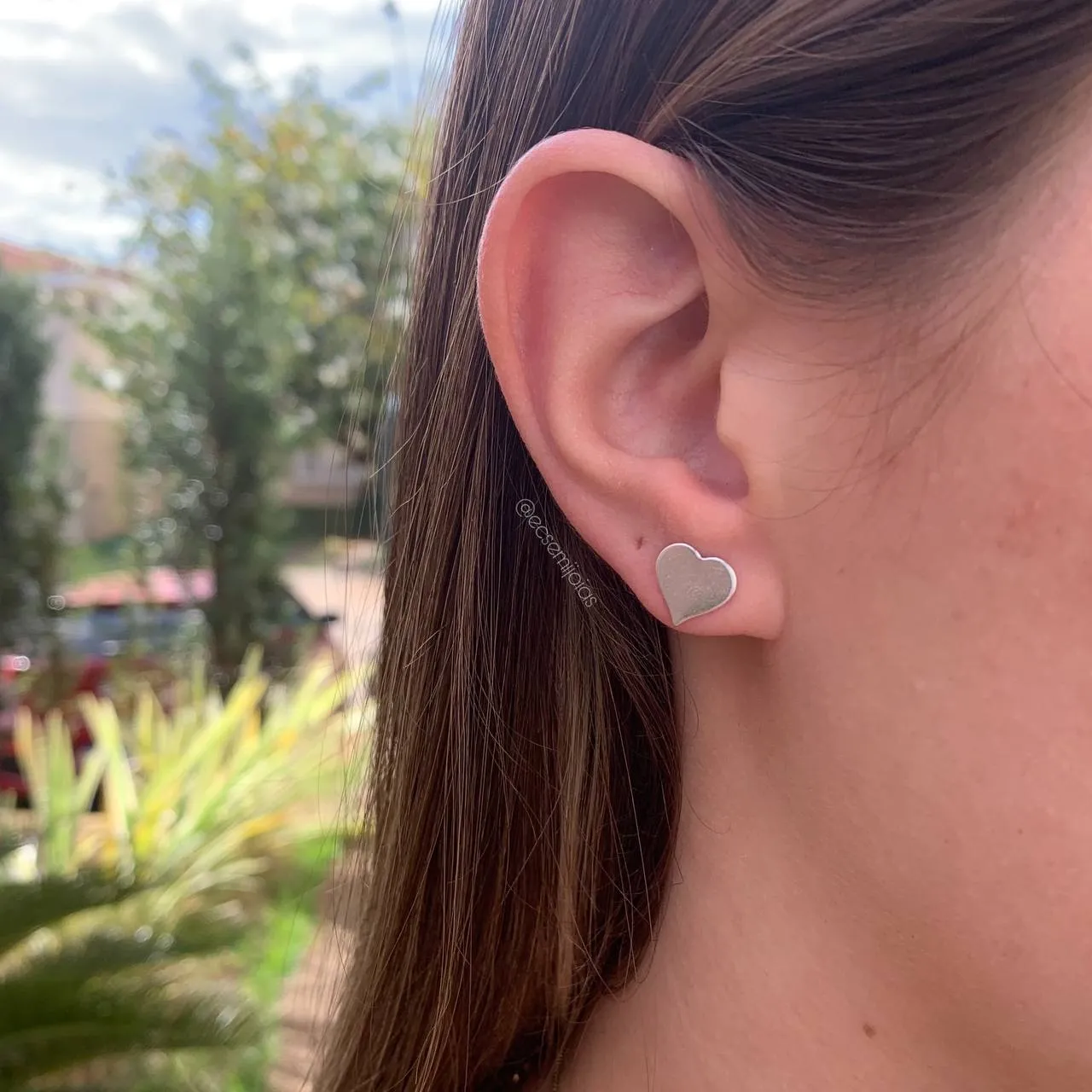 Brinco de coração liso 1x1 cm G- banhado a prata 925