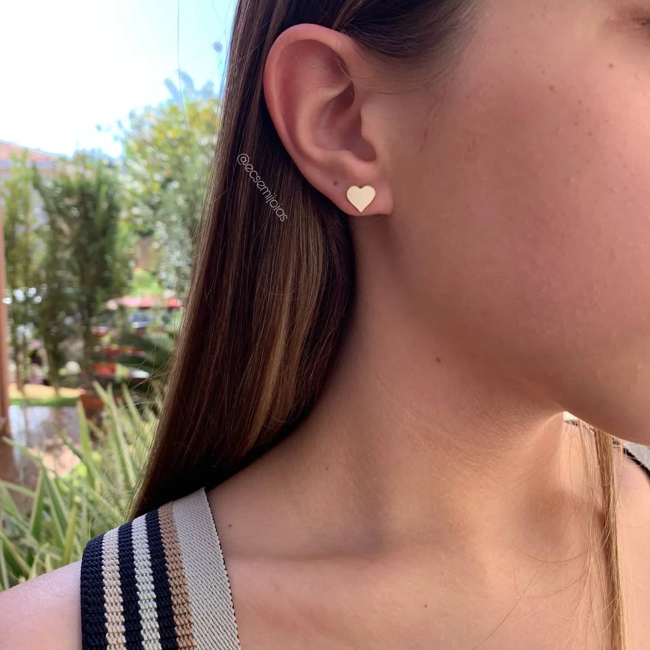 Brinco de coração liso 9x8 mm P- banhado a ouro 18k