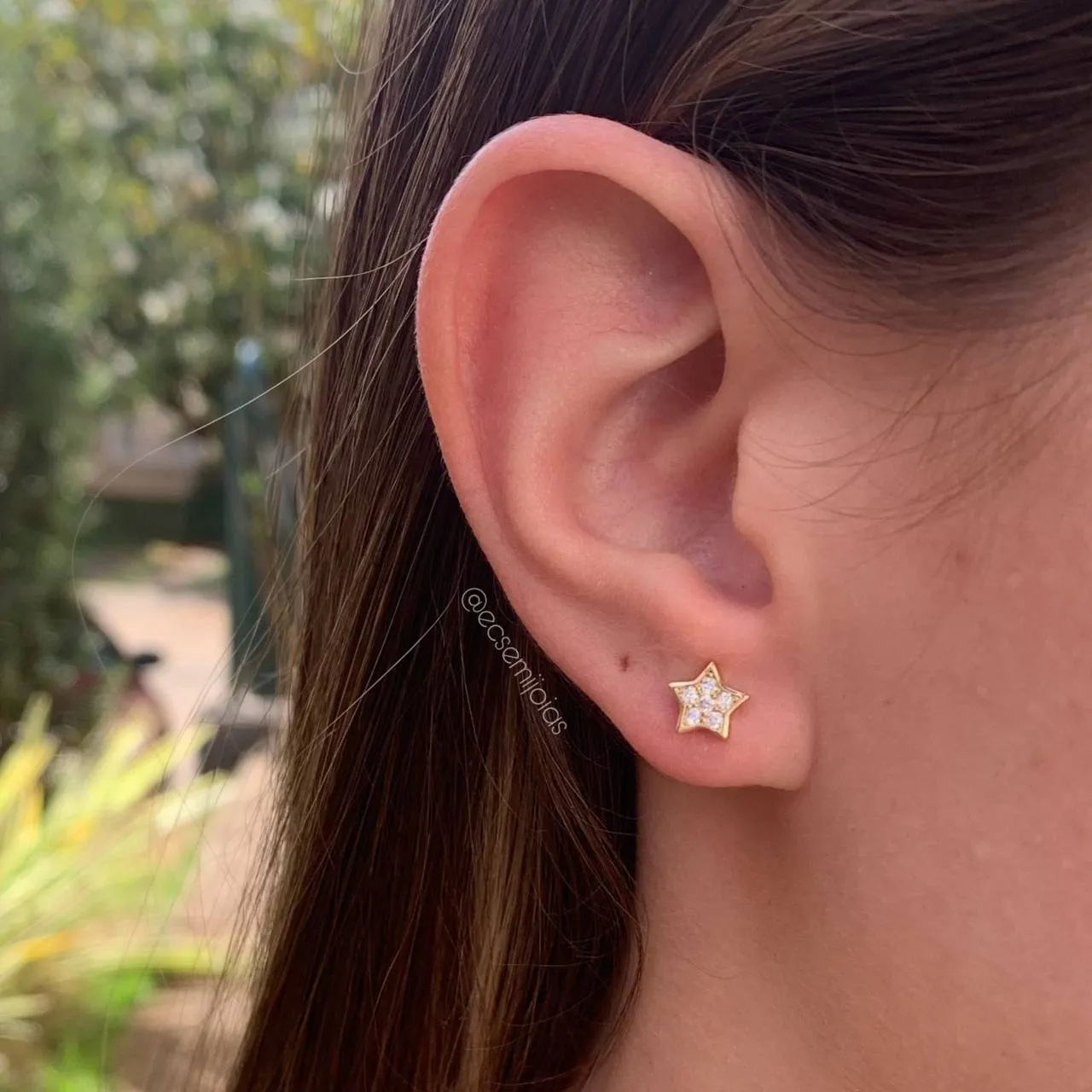 Brinco de estrela cravejada - banhado a ouro 18k