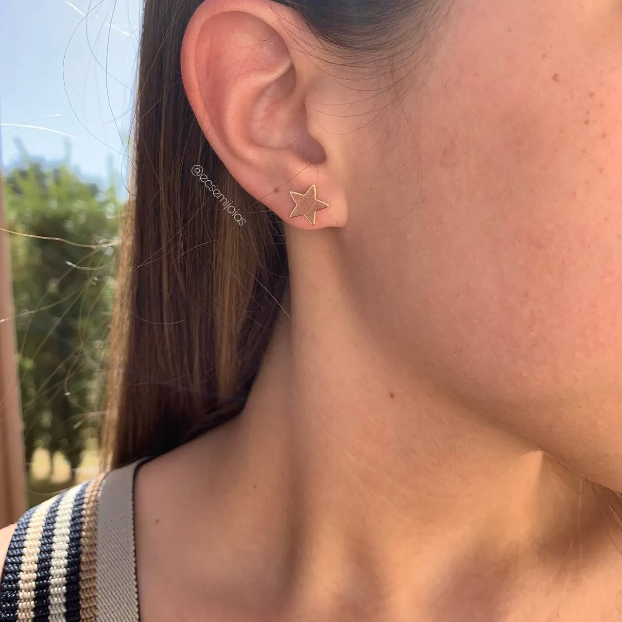 Brinco de estrela liso G 1x1 cm  - banhado a ouro 18k