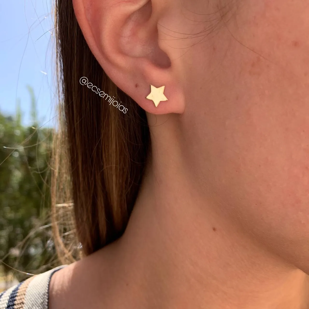 Brinco de estrela liso P 8mm - banhado a ouro 18k