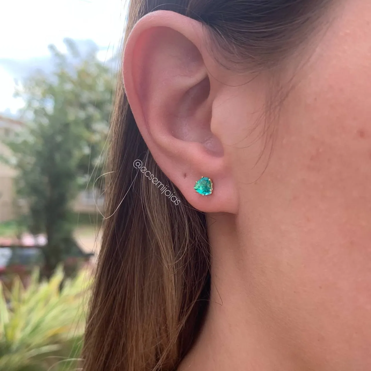 Brinco de pedra em formato de coração 5 mm - banhado a ouro 18k