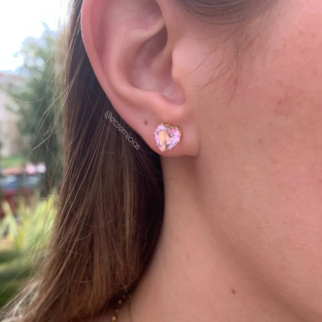 Brinco de pedra em formato de coração 8 mm G  - banhado a ouro 18k