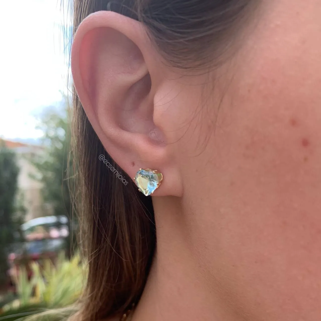 Brinco de pedra em formato de coração 8 mm G  - banhado a ouro 18k