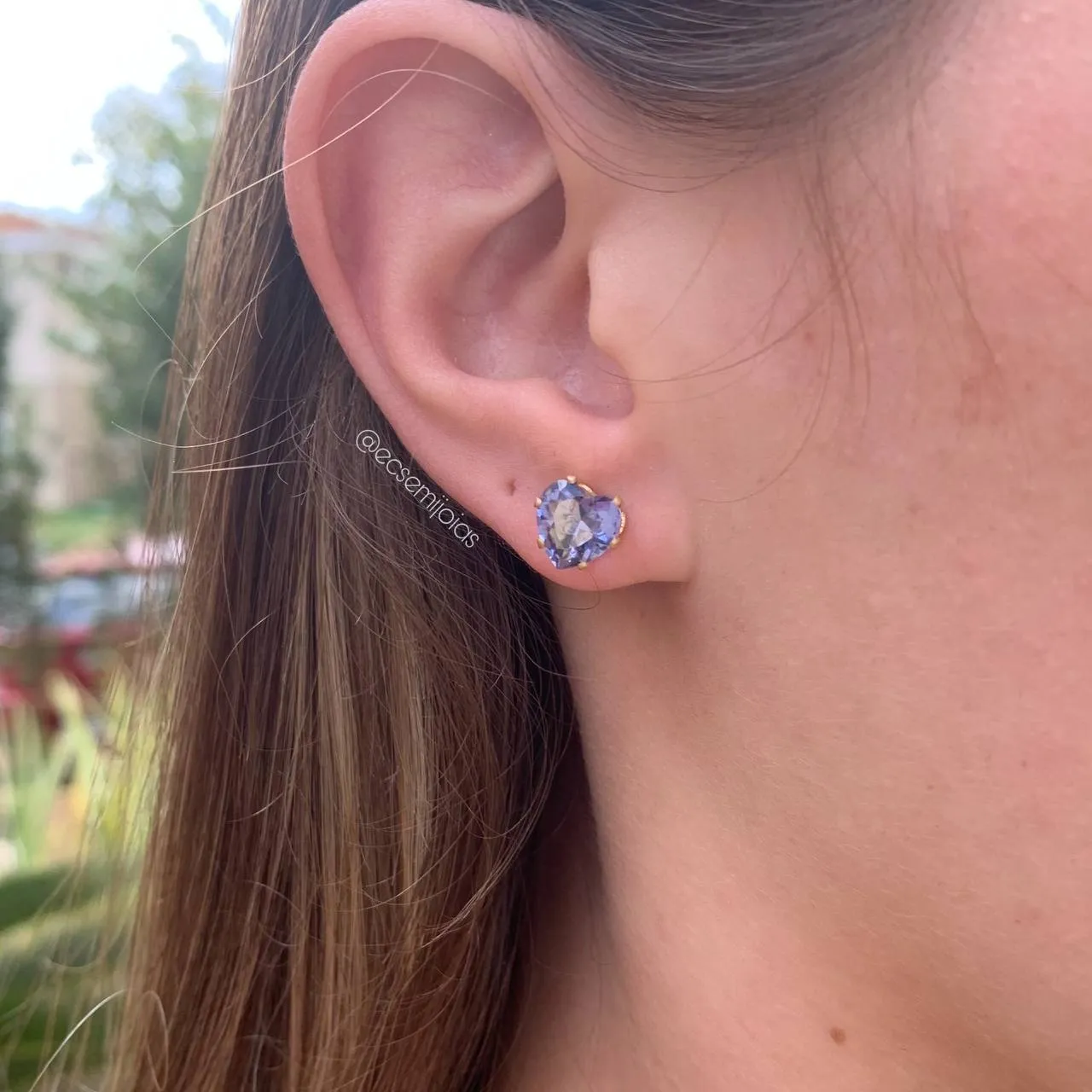 Brinco de pedra em formato de coração 8 mm G  - banhado a ouro 18k