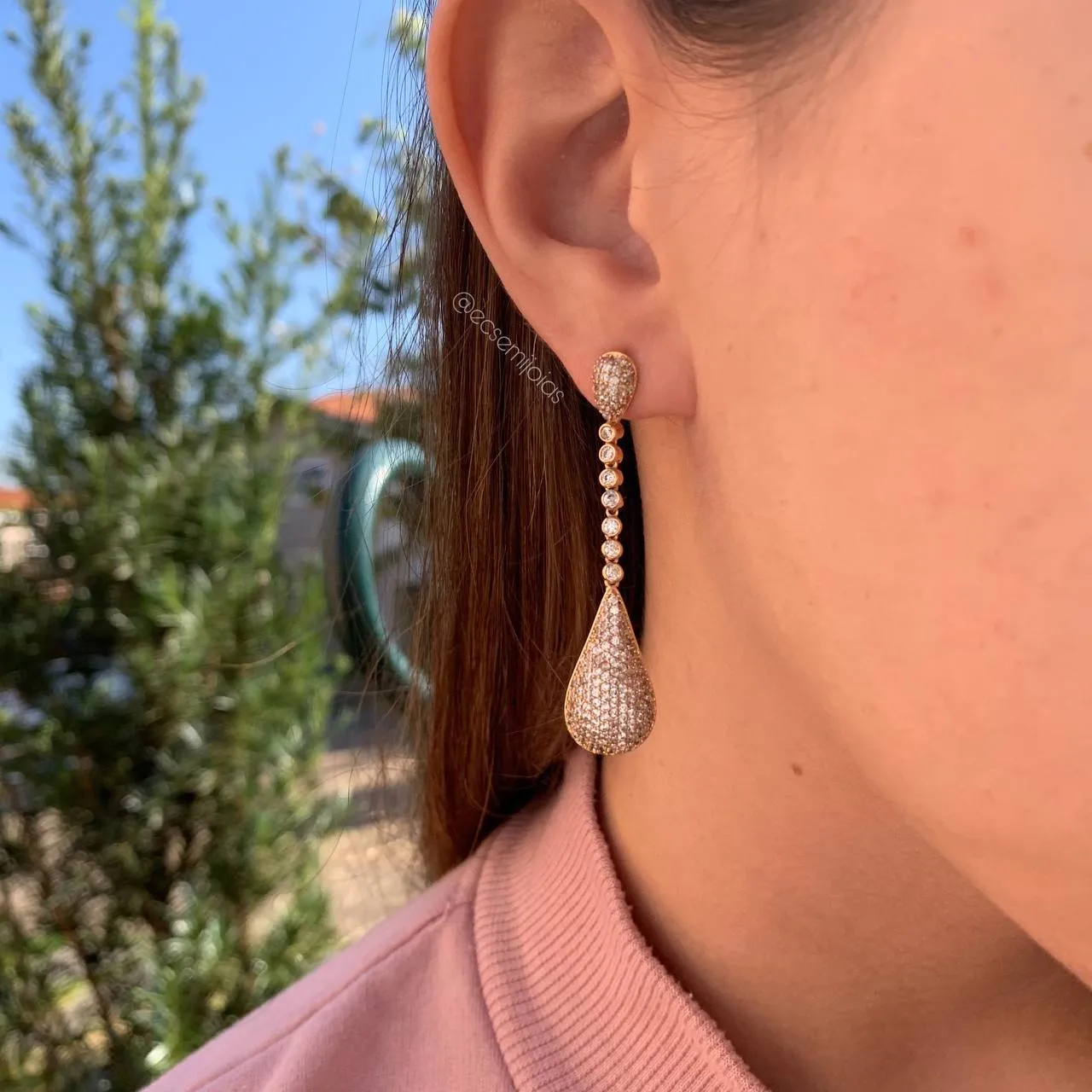 Brinco gota grande cravejada - banhado a ouro 18k