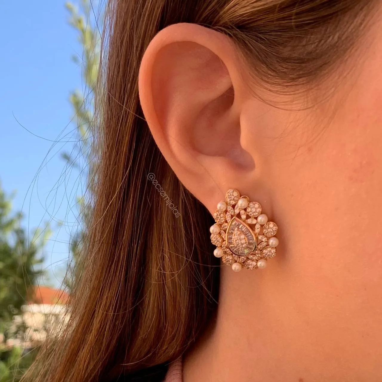 Brinco gota grande todo cravejado - banhado a ouro 18k