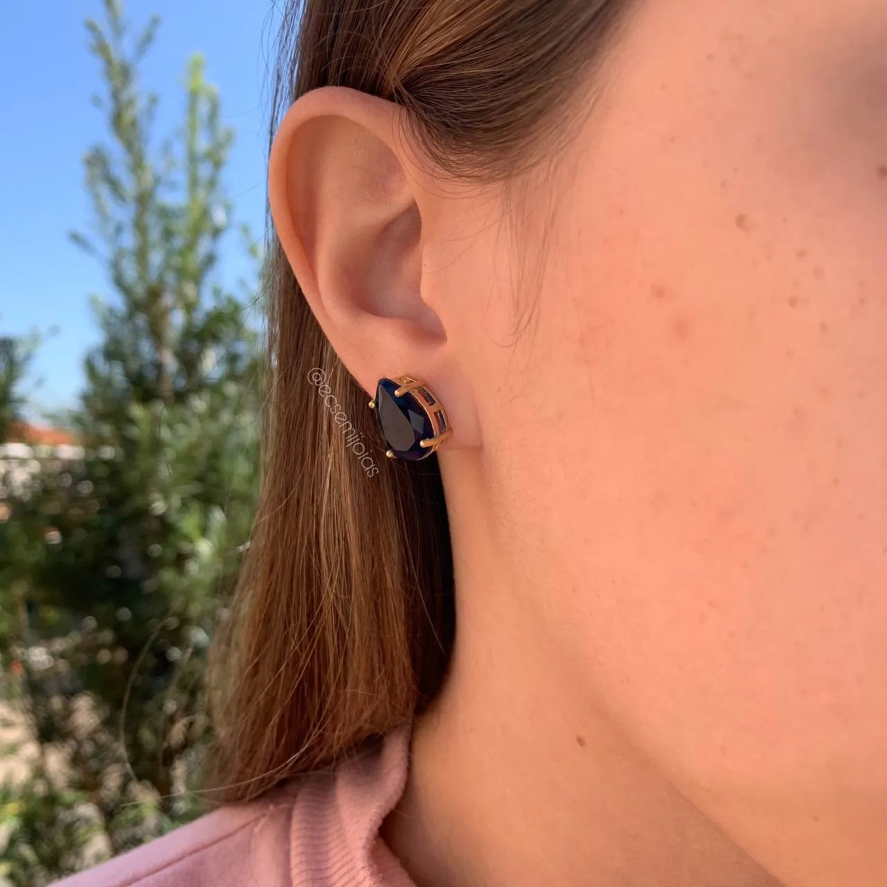 Brinco gota pedra fusion 4 garras - banhado a ouro 18k