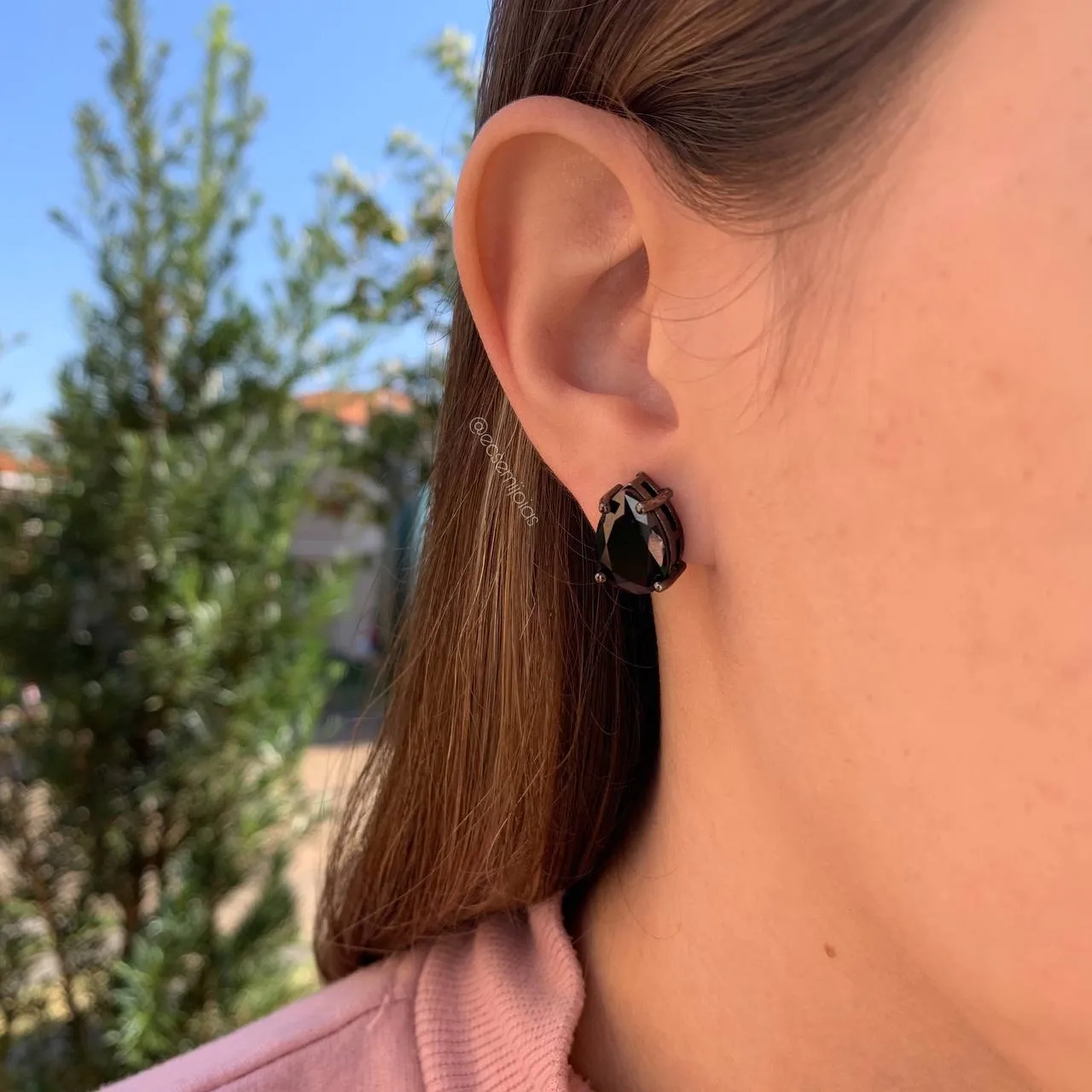 Brinco gota pedra fusion 4 garras - banhado a ródio negro