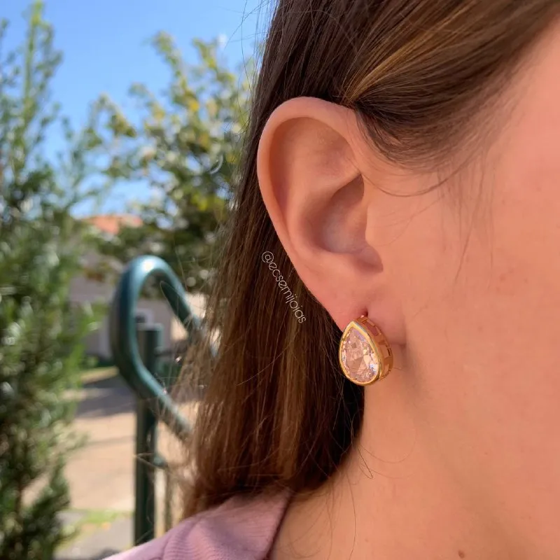 Brinco gota zircônia 10x14 mm c/ metal em cima - banhado a ouro 18k
