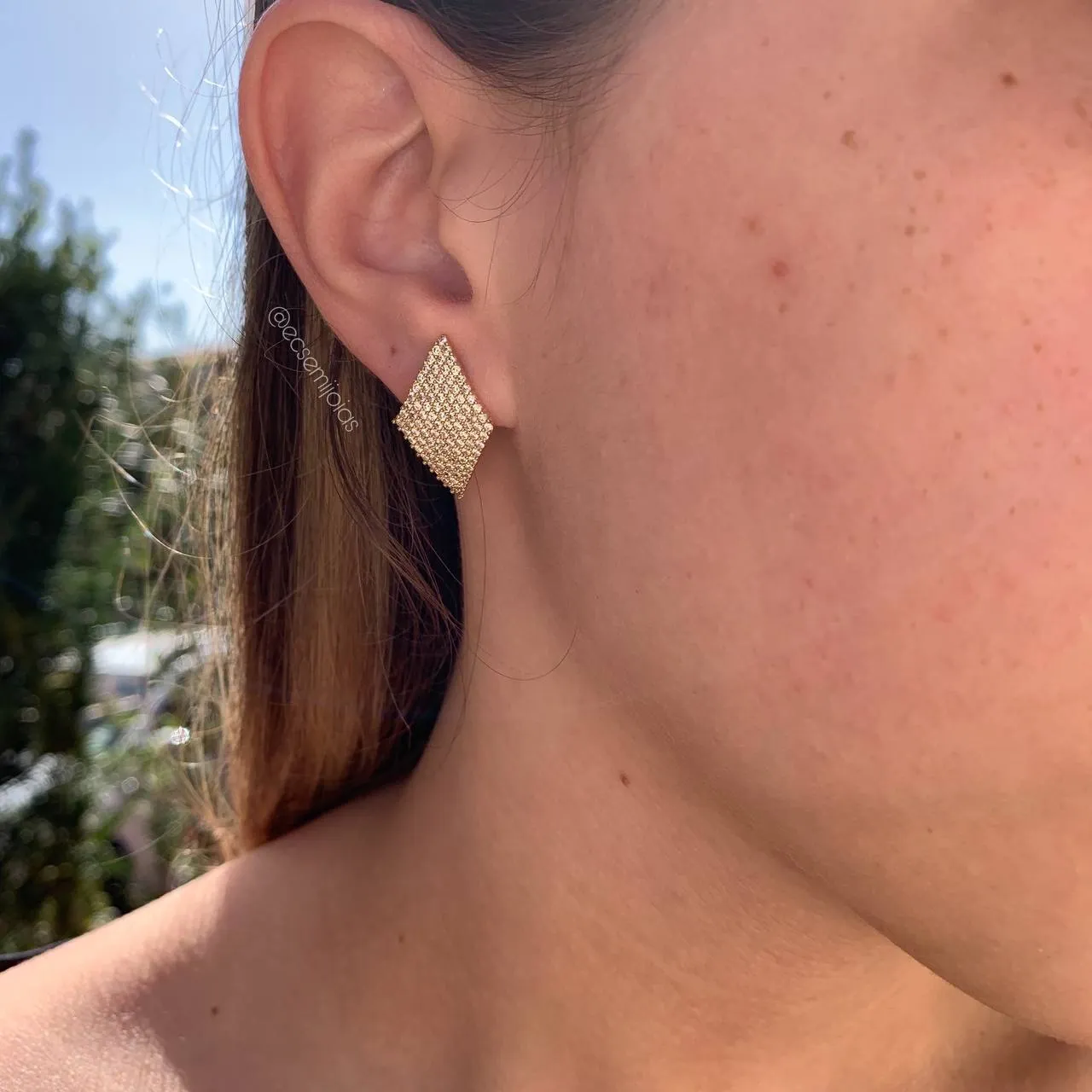Brinco losango cravejado - banhado a ouro 18k