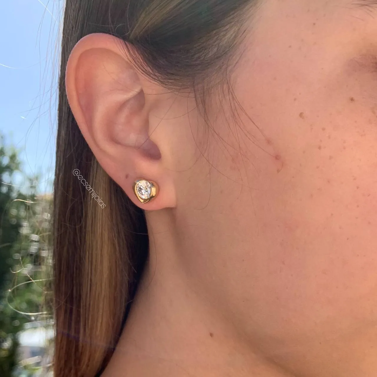 Brinco pedra coração - banhado a ouro 18k