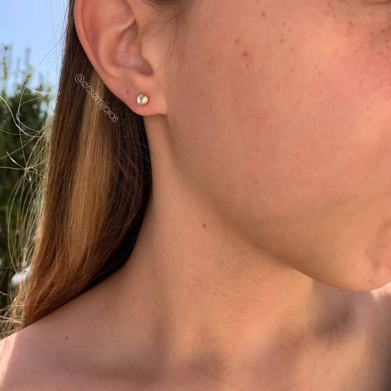 Brinco pedra coração menor - banhado a ouro 18k