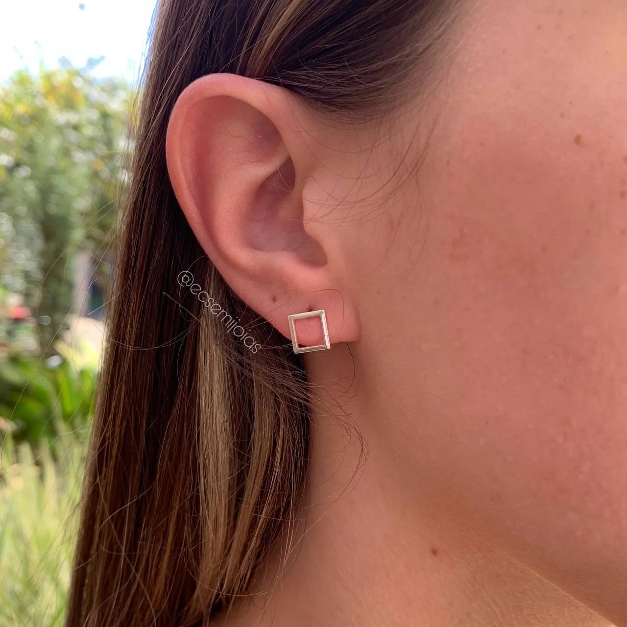 Brinco quadrado liso - 8x8 mm - banhado a prata 925