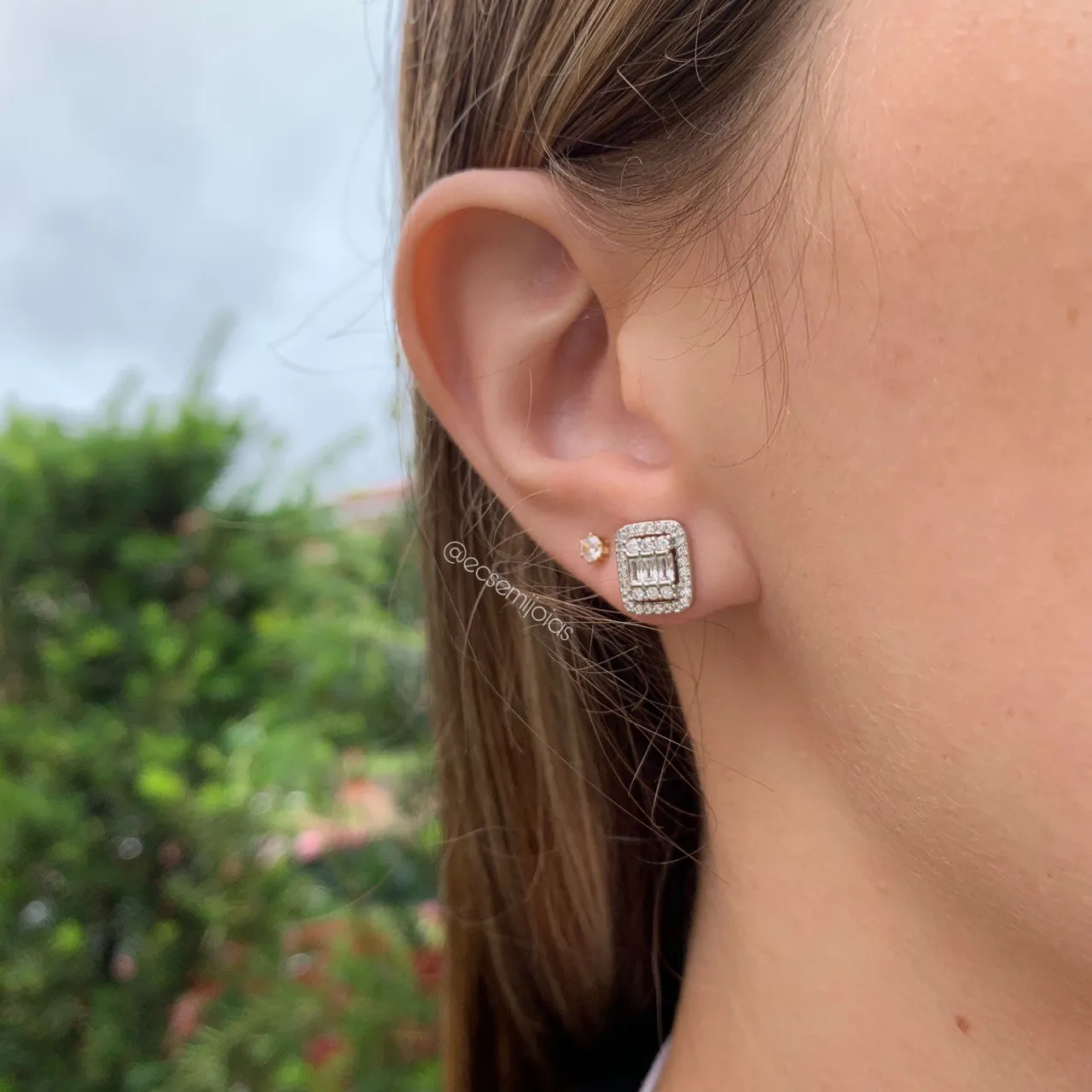 Brinco retângulo cravejado - banhado a ródio branco