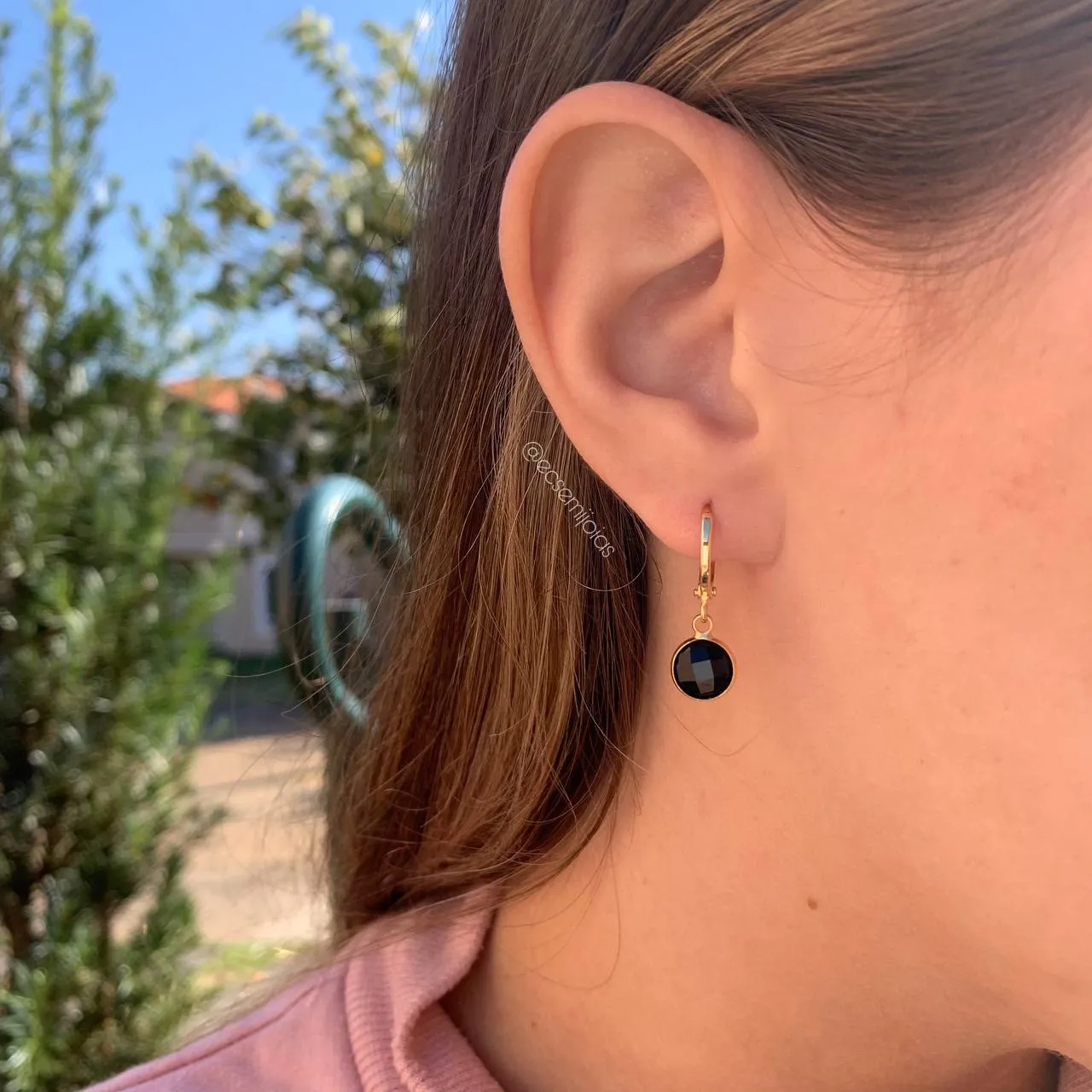 Brinco tranqueta com ponto de luz encapado - banhado a ouro 18k