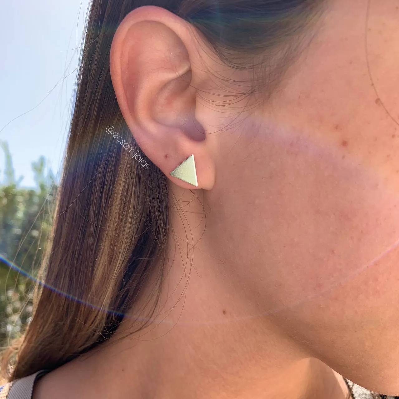 Brinco triangulo liso - banhado a prata 925