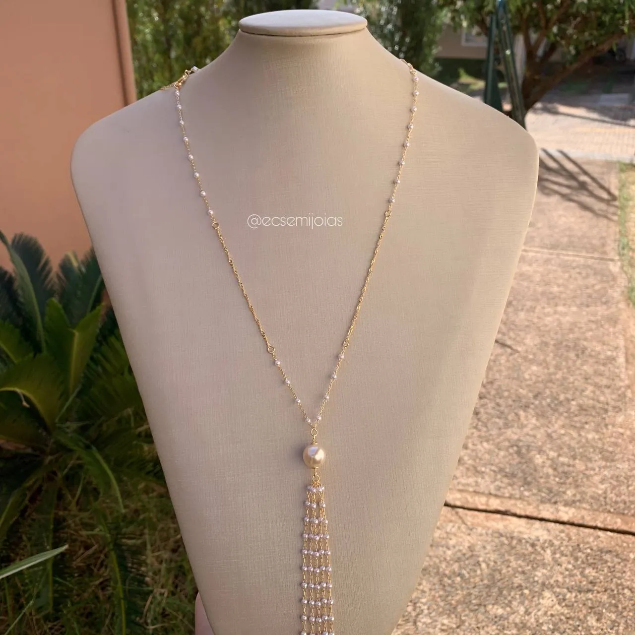 Colar de pérolas com pérola grande no pingente pendurado -80 cm - banhado a ouro 18k