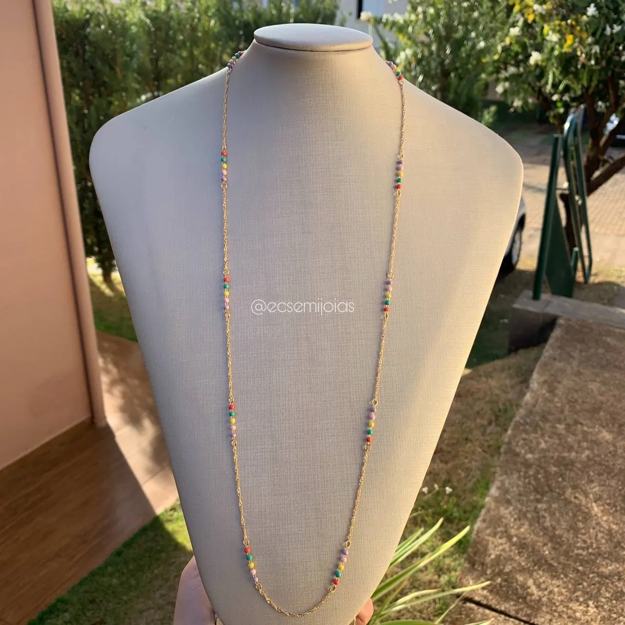 Colar pedrinhas corrente singapura- 80 cm - banhado a ouro 18k